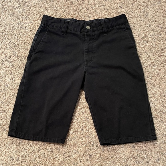 BOYS VOLCOM SHORTS - Picture 1 of 4